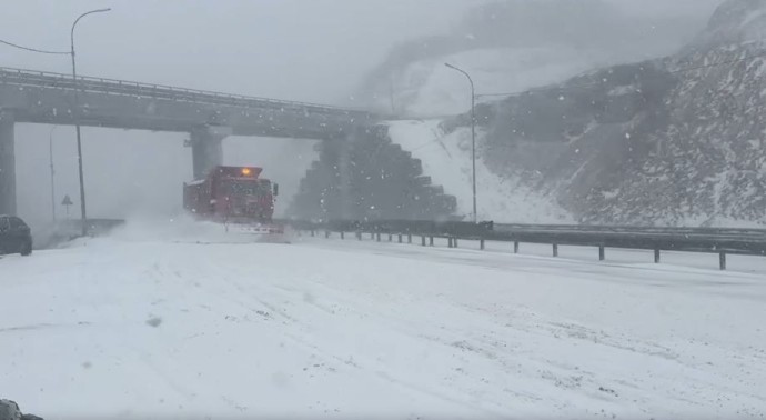 Объездную трассу перекрыли во Владивостоке из-за разгула стихии