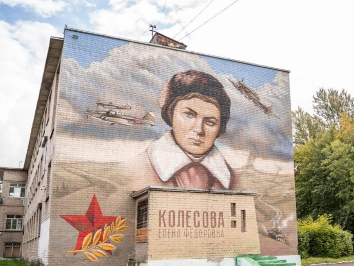 Школу в Ярославле украсил портрет Елены Колесовой