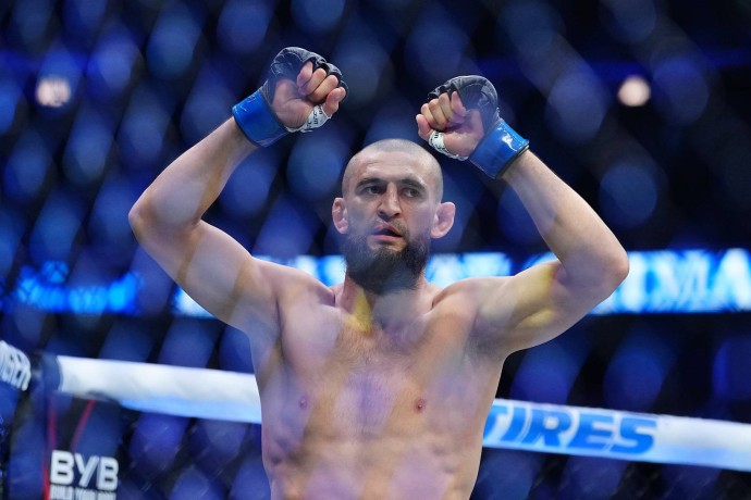 Чимаев высказался о решении UFC не проводить битву взглядов со Стриклендом