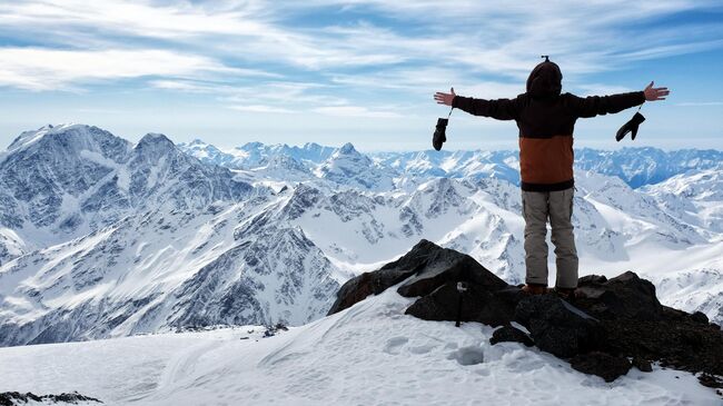 На курорте "Эльбрус" откроют новый горнолыжный сезон На курорте "Эльбрус" откроют новый горнолыжный сезон