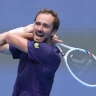 Медведев стал последним полуфиналистом турнира в Брисбене