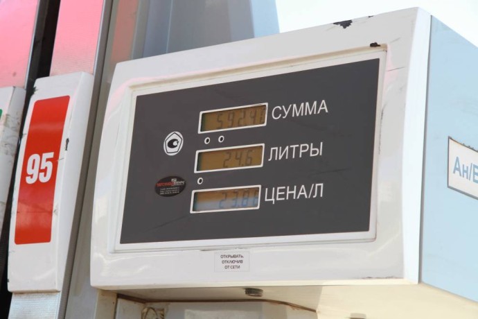 На одной из автозаправок в Пермском крае ограничили отпуск бензина до 10 литров На одной из автозаправок в Пермском крае ограничили отпуск бензина до 10 литров