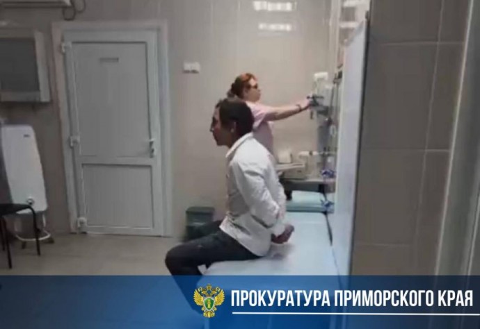 Досталось и полицейским. Горе-отец устроил драку с воспитателями в приморском детсаду