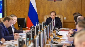 Денис Мантуров провёл совещание по актуализации стратегии развития автомобильной промышленности Денис Мантуров провёл совещание по актуализации стратегии развития автомобильной промышленности