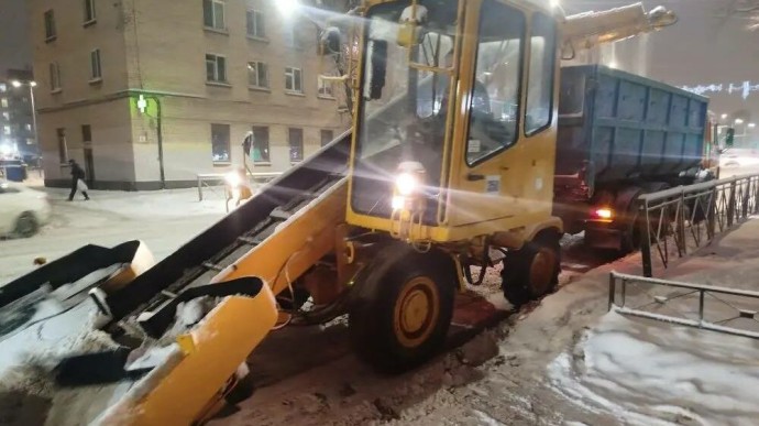 В ночь на 31 декабря улицы Петербурга будут чистить 823 единицы техники