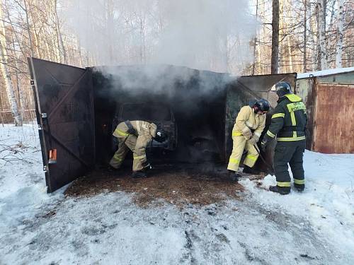 С начала года в Приамурье случилось 11 пожаров в гаражах и автомобилях