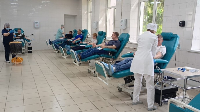 Курские спасатели приняли участие в акции «День донора»