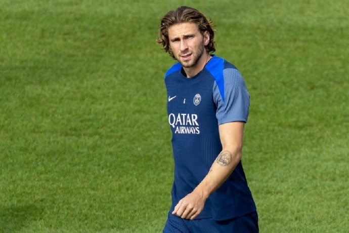 ПСЖ забил три гола за семь минут после удаления Забарного ПСЖ забил три гола за семь минут после удаления Забарного