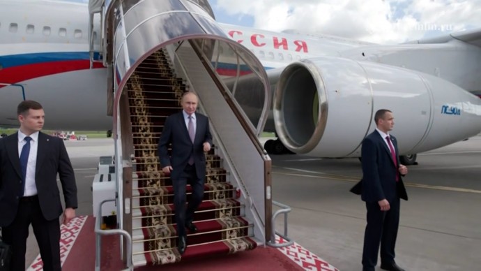 Владимир Путин прибыл в Минск