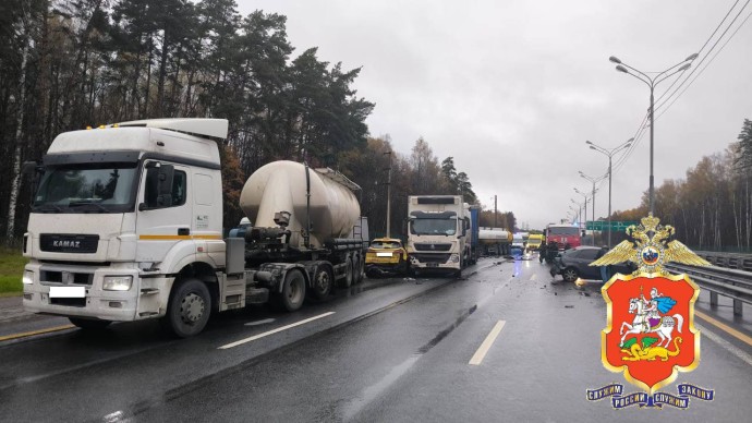 Массовое ДТП на трассе М-2 «Крым» под Серпуховом: есть погибшие и пострадавшие дети Массовое ДТП на трассе М-2 «Крым» под Серпуховом: есть погибшие и пострадавшие дети