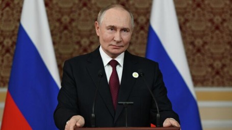 Путин пожал руку и подарил икону одному из бойцов СВО