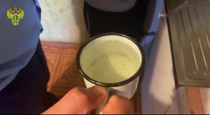 Жители костромского поселка оплачивали из своего кармана гадость из-под крана Жители костромского поселка оплачивали из своего кармана гадость из-под крана