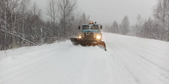 В выходные дороги Бурятии чистили от снега 108 машин