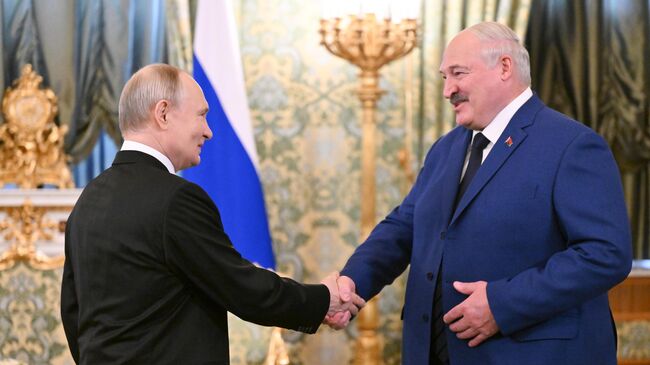 Путин поздравил Лукашенко с Днем единения