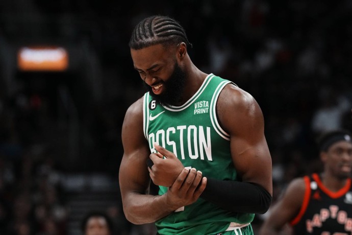 50 очков Брауна помогли «Бостону» разгромить «Клипперс» 50 очков Брауна помогли «Бостону» разгромить «Клипперс»