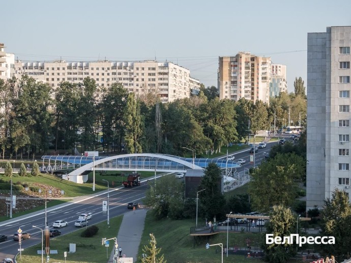 В Белгороде на пешеходном мосту на Ватутина установили подсветку