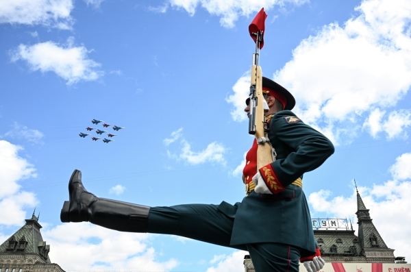 Военный эксперт объяснил отсутствие суворовцев и нахимовцев на параде на Красной площади мерами безопасности