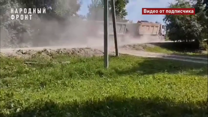 Грузовики не дают жителям костромского поселка дышать