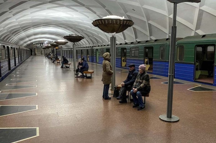 Движение поездов в харьковском метро приостановлено из-за низкого напряжения в электросетях Движение поездов в харьковском метро приостановлено из-за низкого напряжения в электросетях