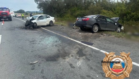 Два человека погибли при лобовом столкновении иномарок в Башкирии