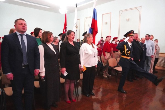 Юным новгородцам вручили благодарственные письма и медали «Боевое братство» Юным новгородцам вручили благодарственные письма и медали «Боевое братство»