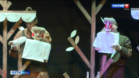 Полвека в кукольном мире: Надежда Ванина провела экскурсию по выставке в фойе кукольного театра