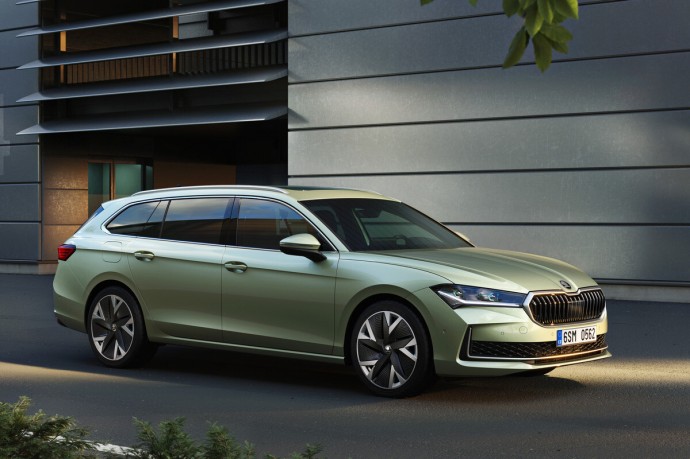 В РФ возобновили продажи Skoda Superb 2025 от 4,25 млн рублей