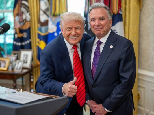 Ключевые фигуры администрации до последнего не знали о плане Трампа — Bloomberg