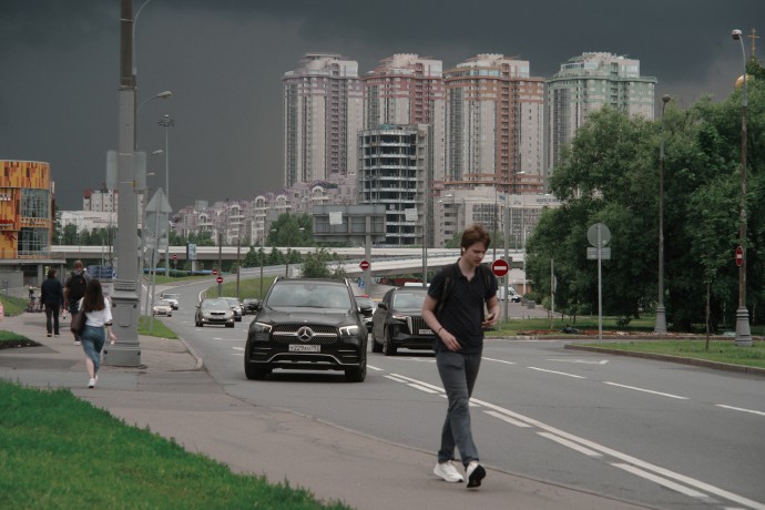 Весна решила уйти громко. В Москву идут ливни с грозой