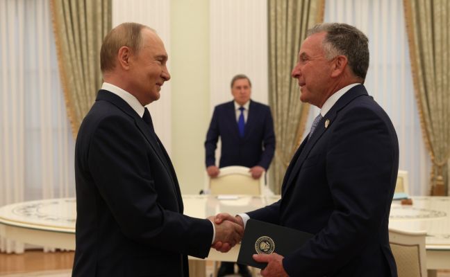 В Кремле сообщили, когда начнется встреча Путина с посланцами Трампа