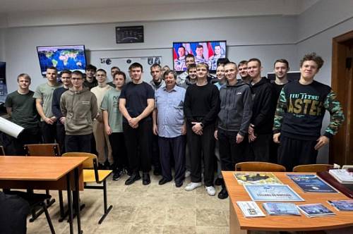 В Благовещенске студенты АмГУ поговорили с космонавтами МКС во время сеанса связи В Благовещенске студенты АмГУ поговорили с космонавтами МКС во время сеанса связи