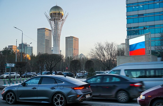 «Известия»: россияне смогут оплачивать покупки в дружественных странах QR-кодом