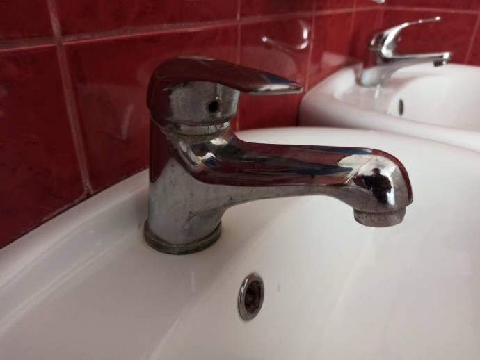 На улице Карпинского из-за запуска обновленного водопровода отключат водоснабжение