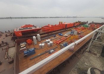 Торговый порт Благовещенска пополнился новым краном