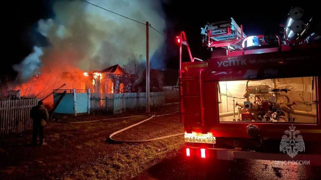 Житель Башкирии отравился угарным газом при пожаре в частном доме Житель Башкирии отравился угарным газом при пожаре в частном доме