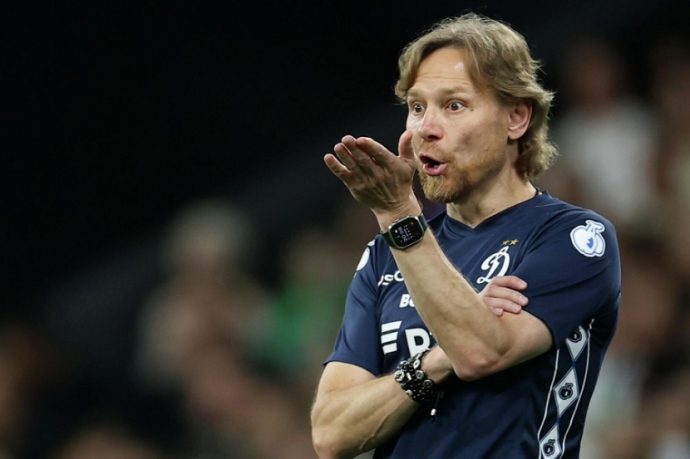 В "Динамо" объяснили уход Карпина из клуба