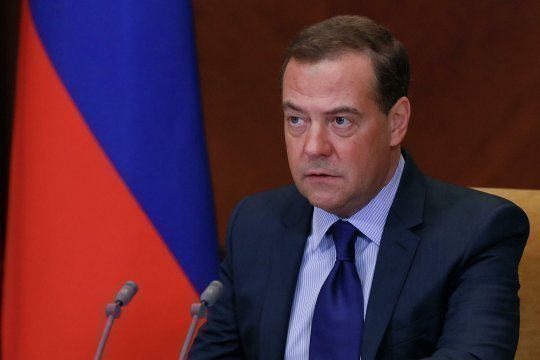 Медведев: неудачные переговоры могут привести к более страшной войне