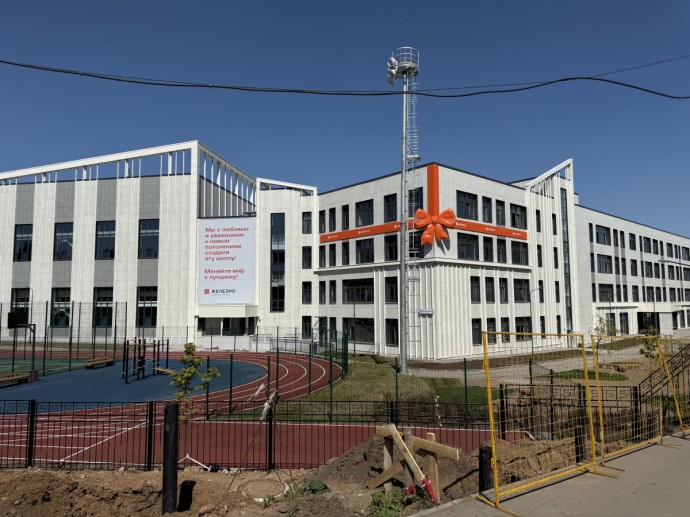 Построили красиво, но педагогов... нет, учеников... нет