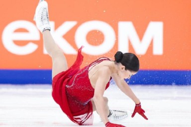 Петросян упала на ровном месте. Фигуристке досталось после проката