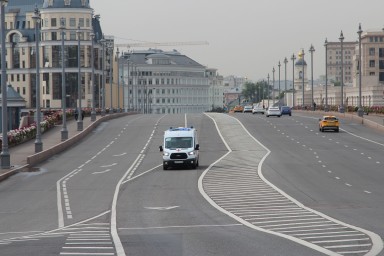 Автомобиль каршеринга влетел в стоявший на обочине «КамАЗ» в Подмосковье: погибли двое