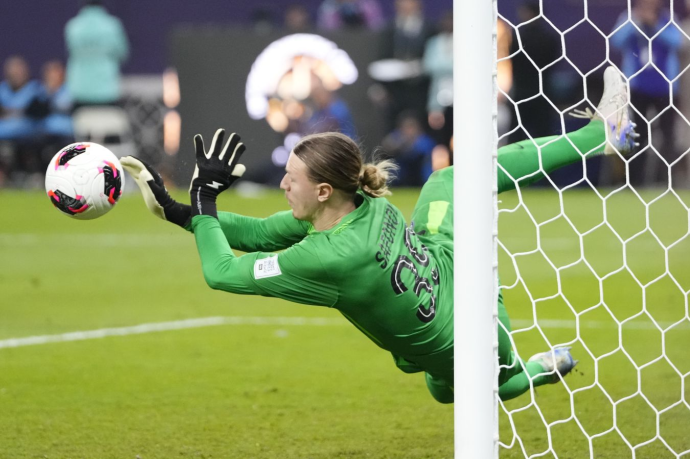 Главный тренер ПСЖ упомянул Сафонова после завоевания Суперкубка Франции