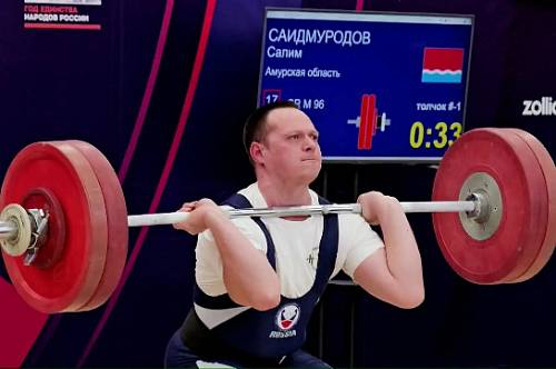Амурчане завоевали 11 медалей и завоевали два призовых места на чемпионате ДФО по тяжелой атлетике