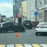 Полосы перекрыты: «Приус» устроил ДТП с элитной иномаркой в центре Владивостока