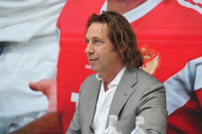 Мостовой: "Русские ребята три раза по мячу попадают, а получают бешеные деньги" Мостовой: "Русские ребята три раза по мячу попадают, а получают бешеные деньги"