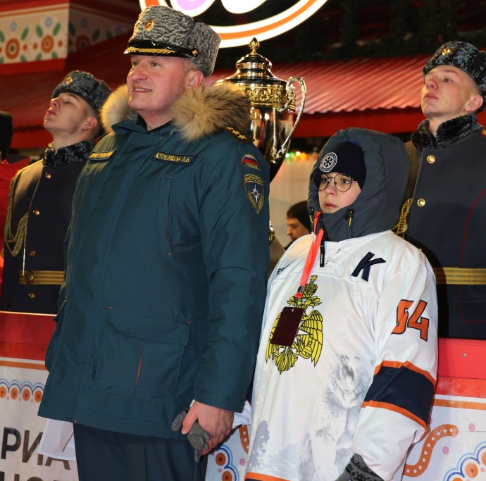 Глава МЧС России Александр Куренков исполнил желание мальчика из Новосибирска с «Елки желаний»