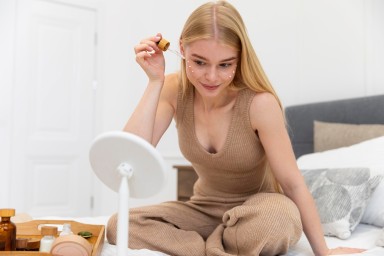 Косметолог Балакеримова призвала очищать кожу с комедонами мягкими средствами