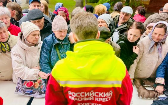 В Курске Красный Крест открыл пункт бесплатной выдачи одежды