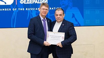 В ОП РФ вручили благодарственные письма волонтерам с передовой