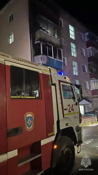 В Башкирии пожарные спасли 11 жильцов из горящего дома