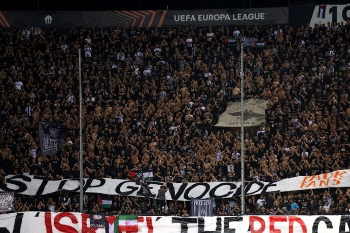 "Остановите геноцид": в Греции провели акцию против Израиля на матче Лиги Европы "Остановите геноцид": в Греции провели акцию против Израиля на матче Лиги Европы